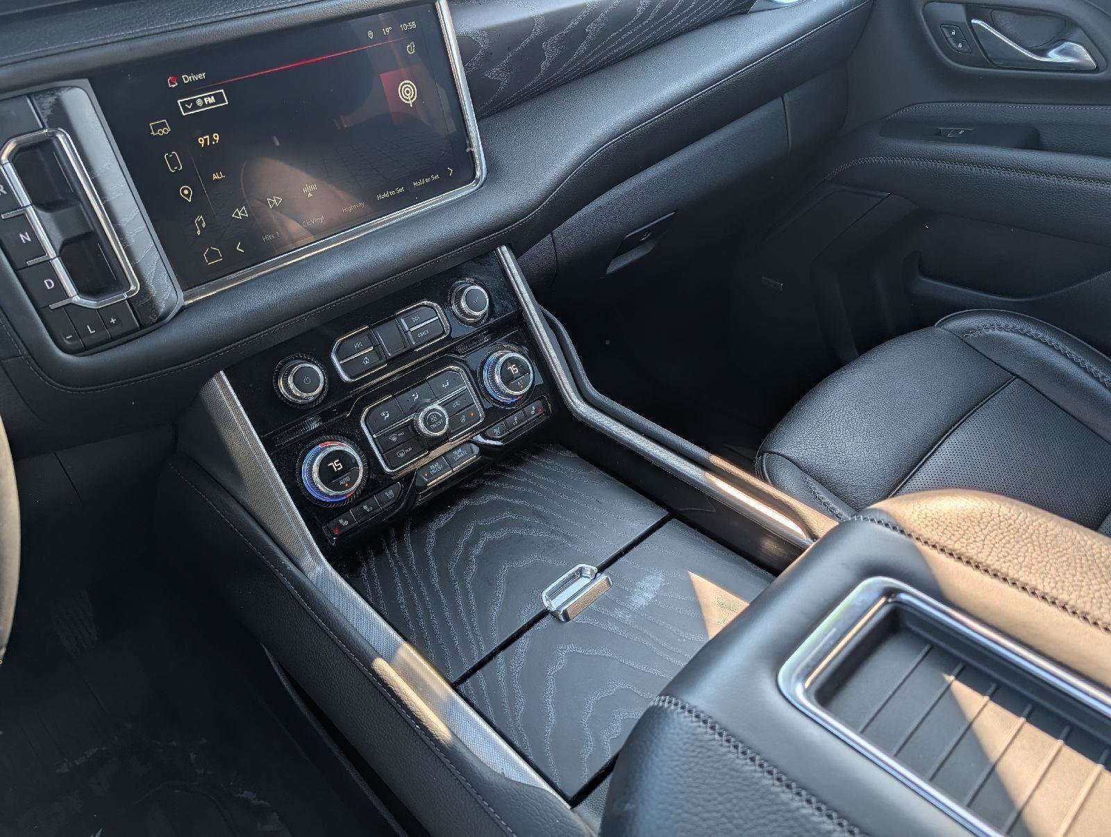 Used 2023 GMC Yukon XL Denali w/ Advanced Technology Package image 17