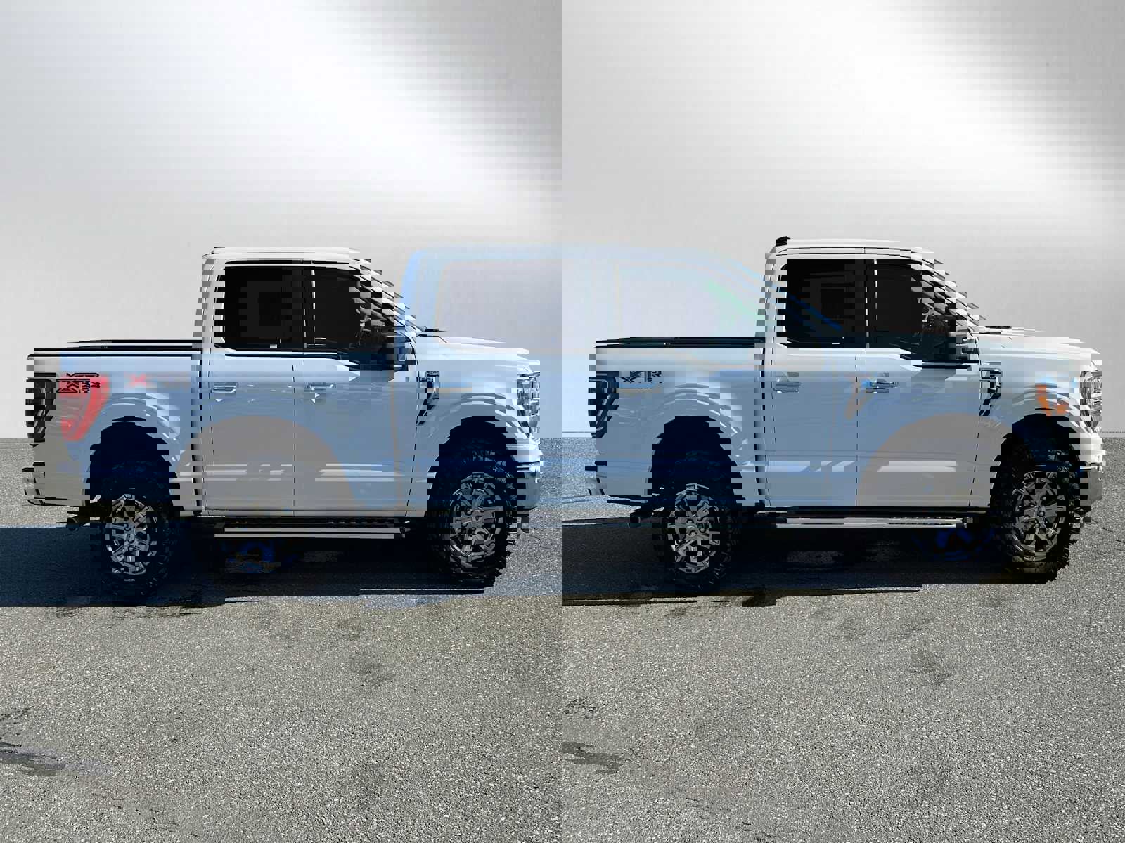 Used 2023 Ford F150 XLT w/ XTR Package image 2