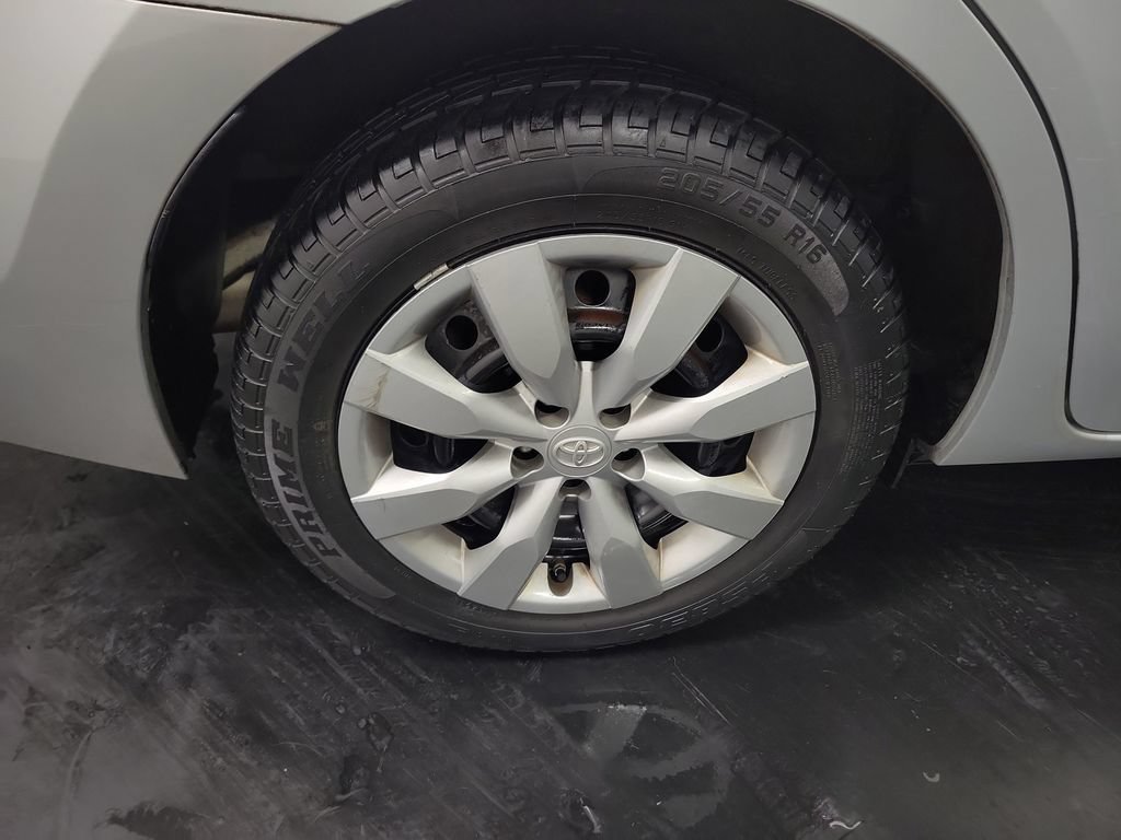 Used 2014 Toyota Corolla LE FWD image 11