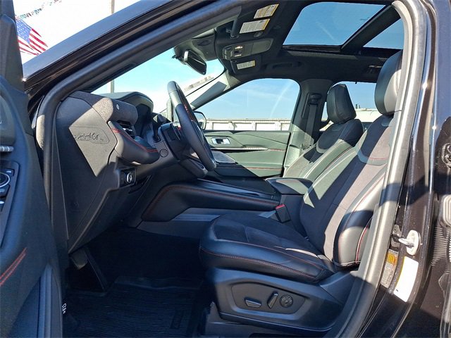 Used 2025 Ford Explorer ST image 13