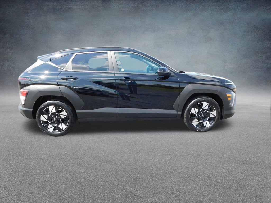 Used 2025 Hyundai Kona SEL FWD image 2