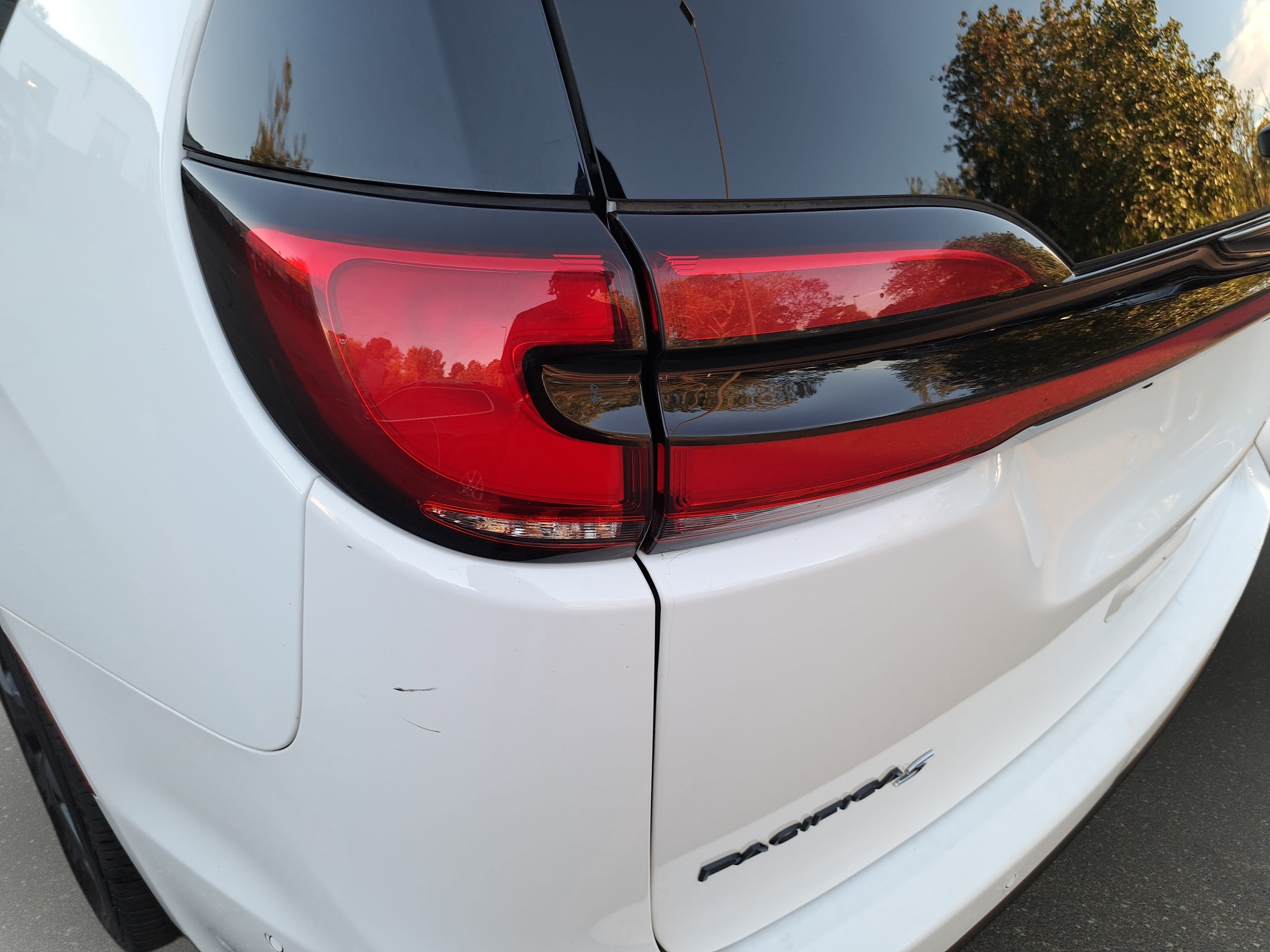 Used 2023 Chrysler Pacifica Touring-L w/ S Appearance Package AWD/4WD image 35