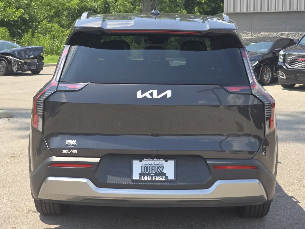 Used 2024 Kia EV9 Wind AWD/4WD image 16