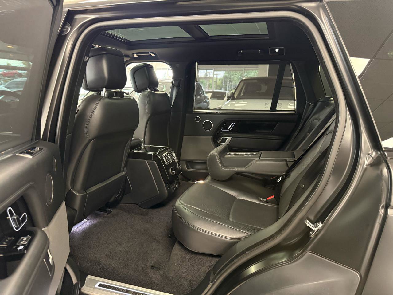 Used 2020 Land Rover Range Rover Long Wheelbase HSE AWD/4WD image 11
