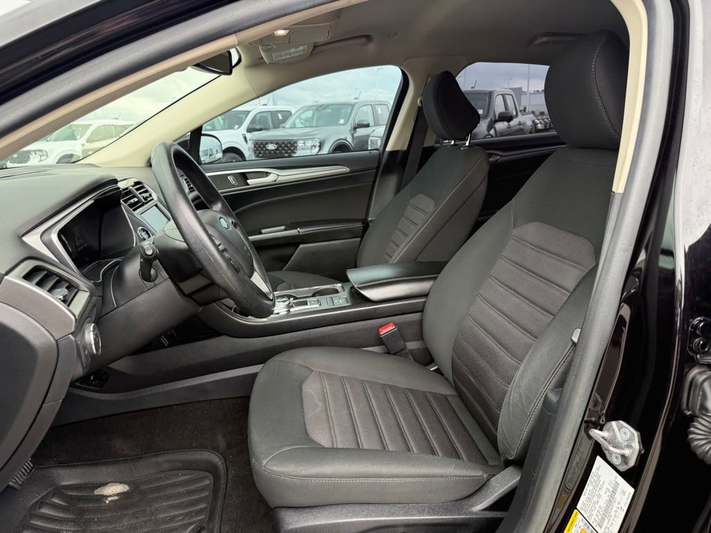 Used 2020 Ford Fusion SE FWD image 5