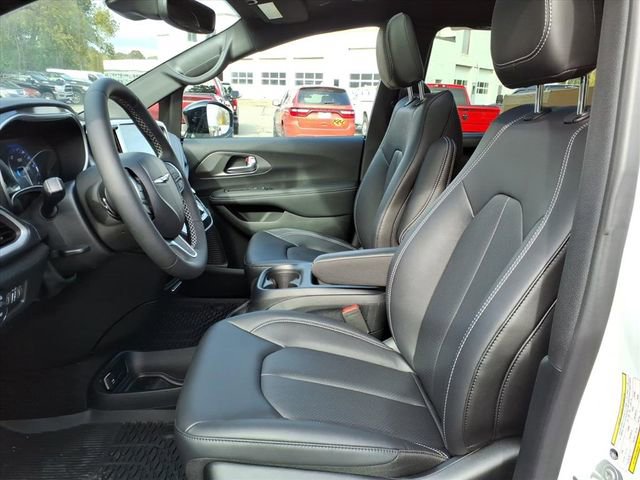 New 2025 Chrysler Pacifica Select w/ Fav Edition Package FWD image 9
