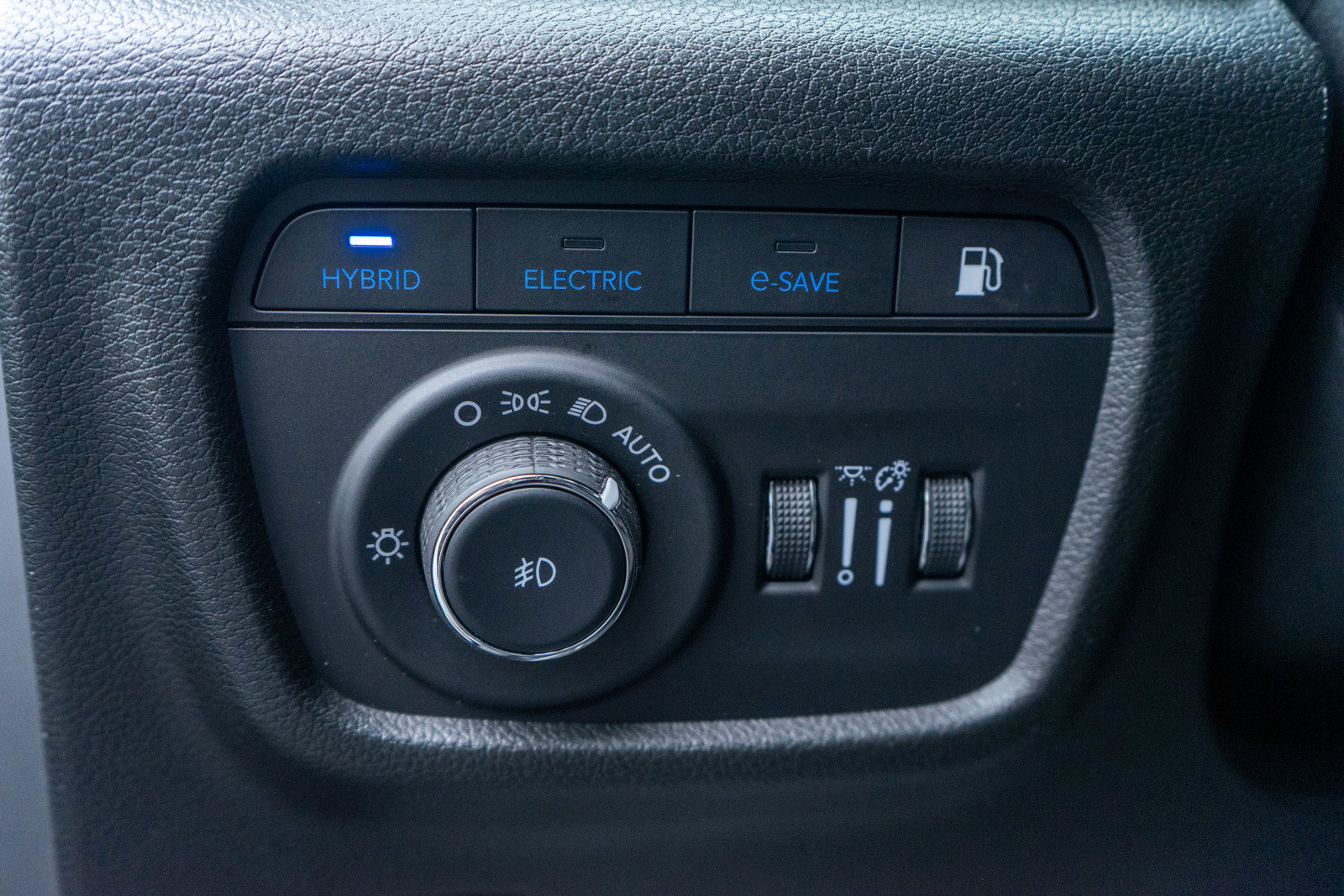 Used 2023 Jeep Grand Cherokee Trailhawk w/ Luxury Tech Group III image 18