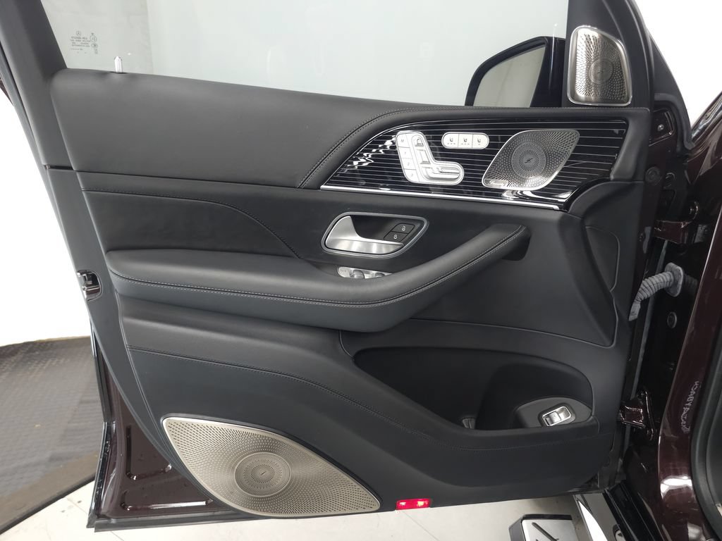 Used 2024 Mercedes-Benz Maybach GLS 600 4MATIC image 5