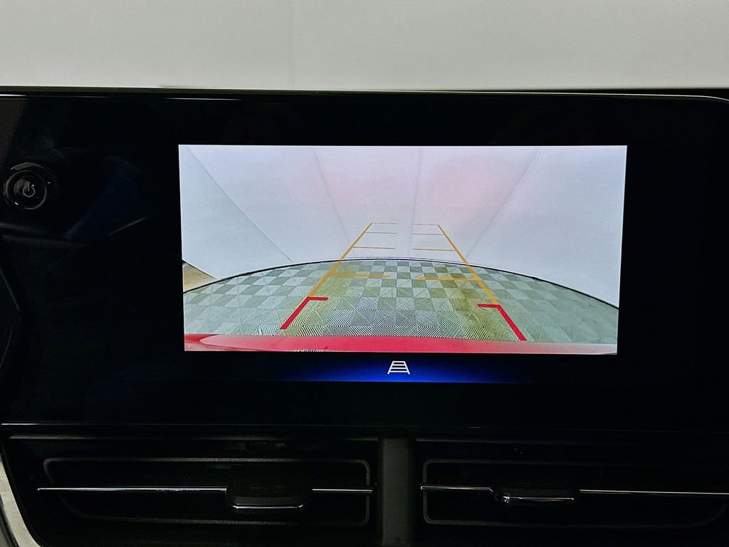 Used 2024 Chevrolet Trax LT w/ Sunroof Package image 13