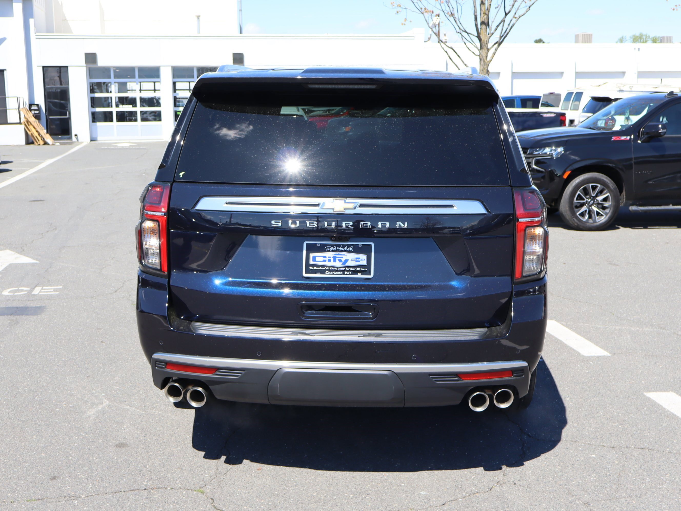 Used 2024 Chevrolet Suburban High Country w/ Advanced Technology Package AWD/4WD image 9