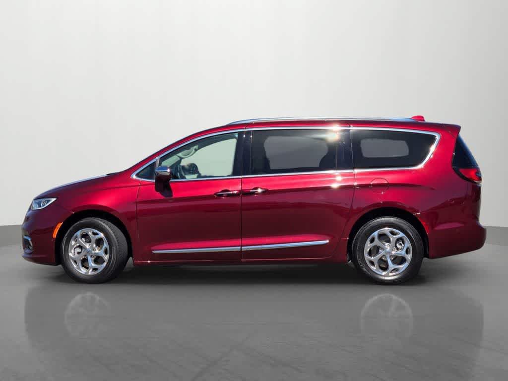 Used 2021 Chrysler Pacifica Limited w/ Premium & Safety Sphere Group AWD/4WD image 3