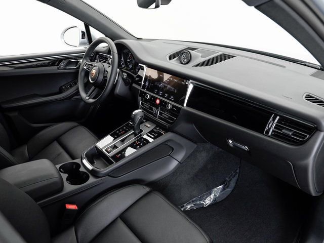 Certified 2025 Porsche Macan image 23