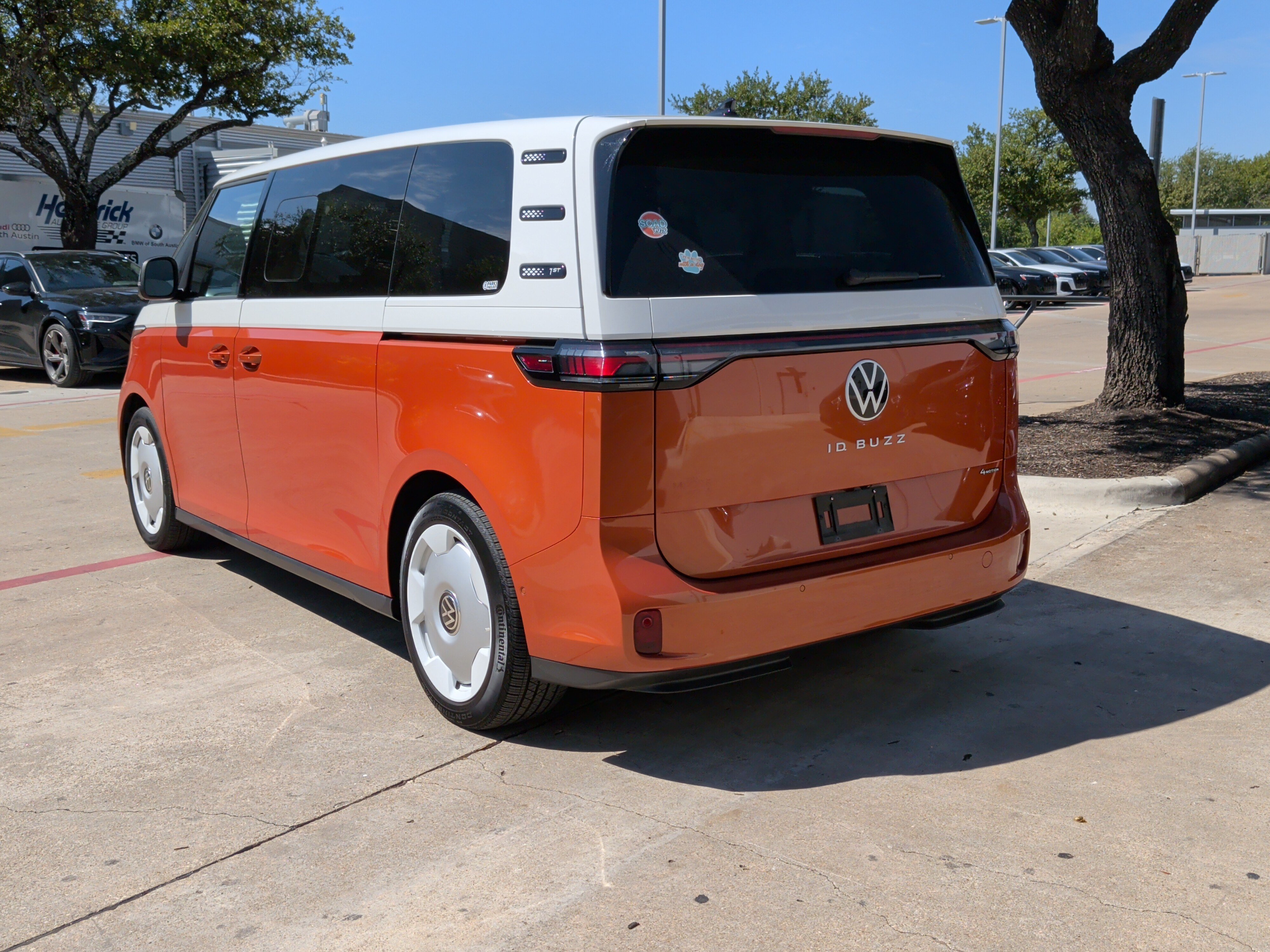 Used 2025 Volkswagen ID. Buzz 1st Edition AWD/4WD image 8