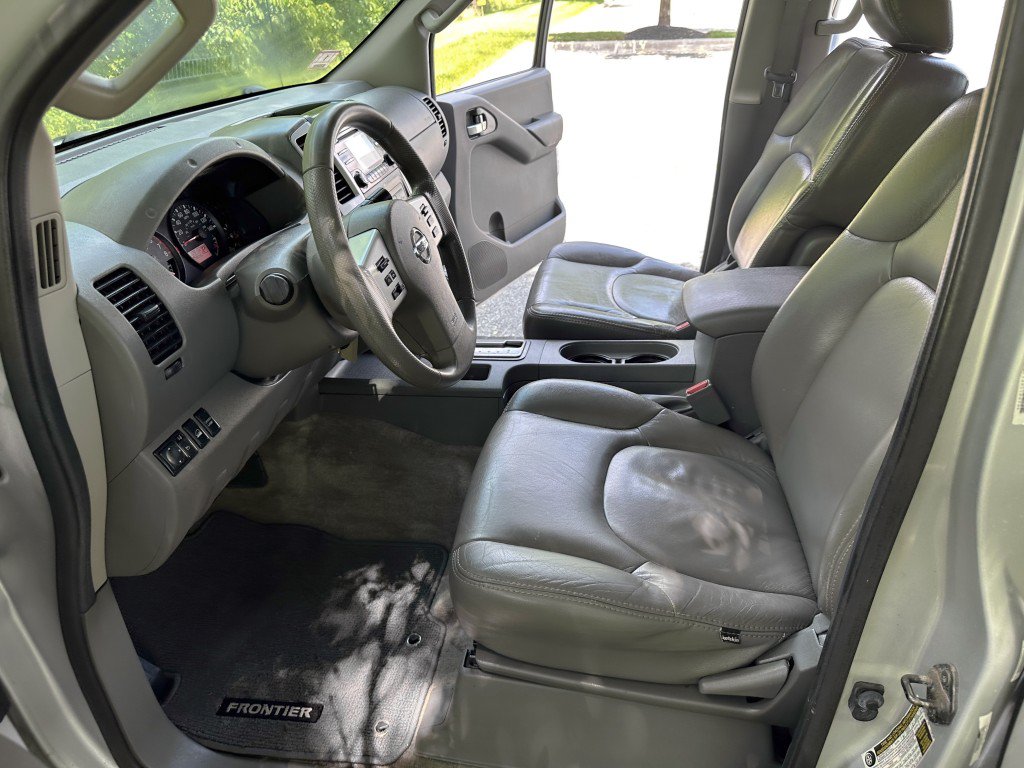 Used 2013 Nissan Frontier SV AWD/4WD image 17