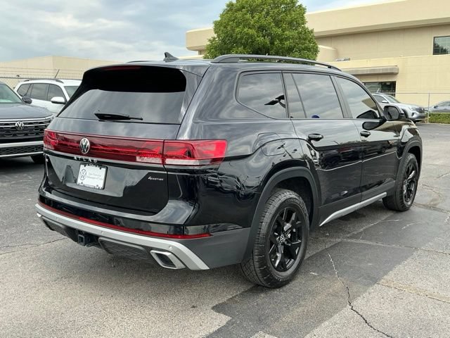 Used 2024 Volkswagen Atlas Peak Edition SE AWD/4WD image 3