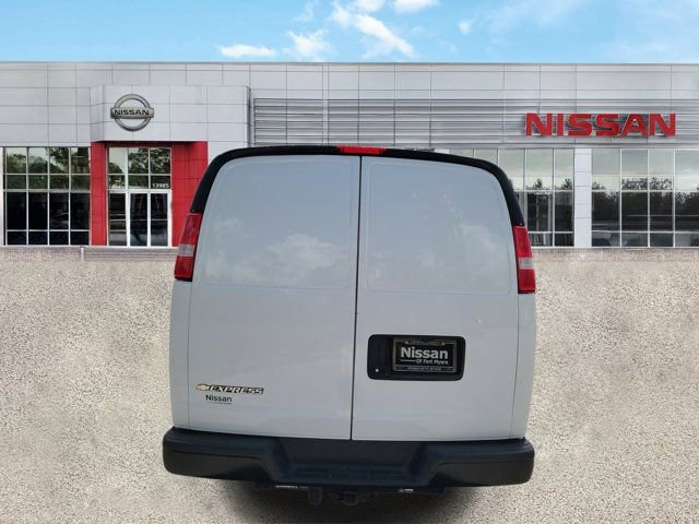 Used 2022 Chevrolet Express 3500 Extended w/ Driver Convenience Package image 5
