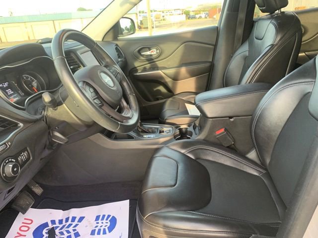 Used 2019 Jeep Cherokee Latitude Plus FWD image 22