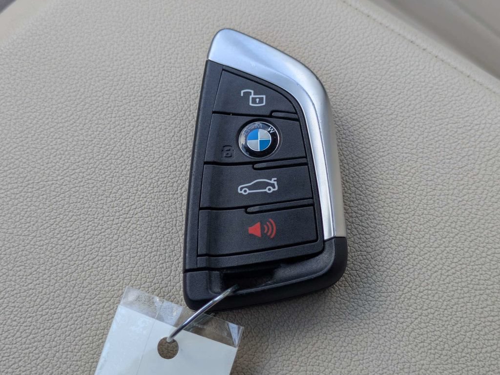 Used 2021 BMW 330i xDrive Sedan AWD/4WD image 33