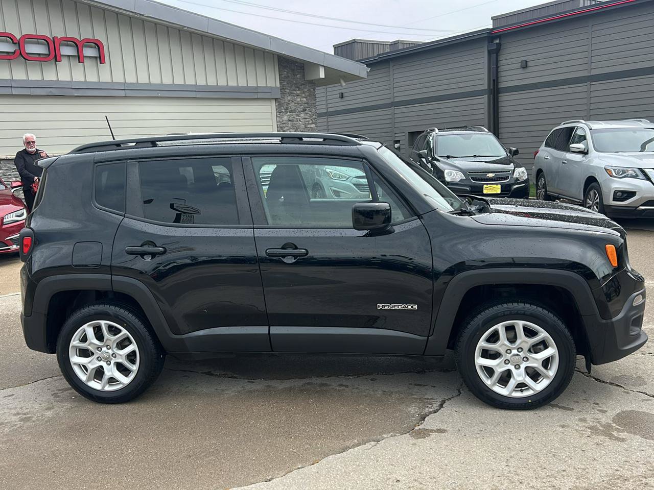 Used 2018 Jeep Renegade Latitude w/ Cold Weather Group AWD/4WD image 2