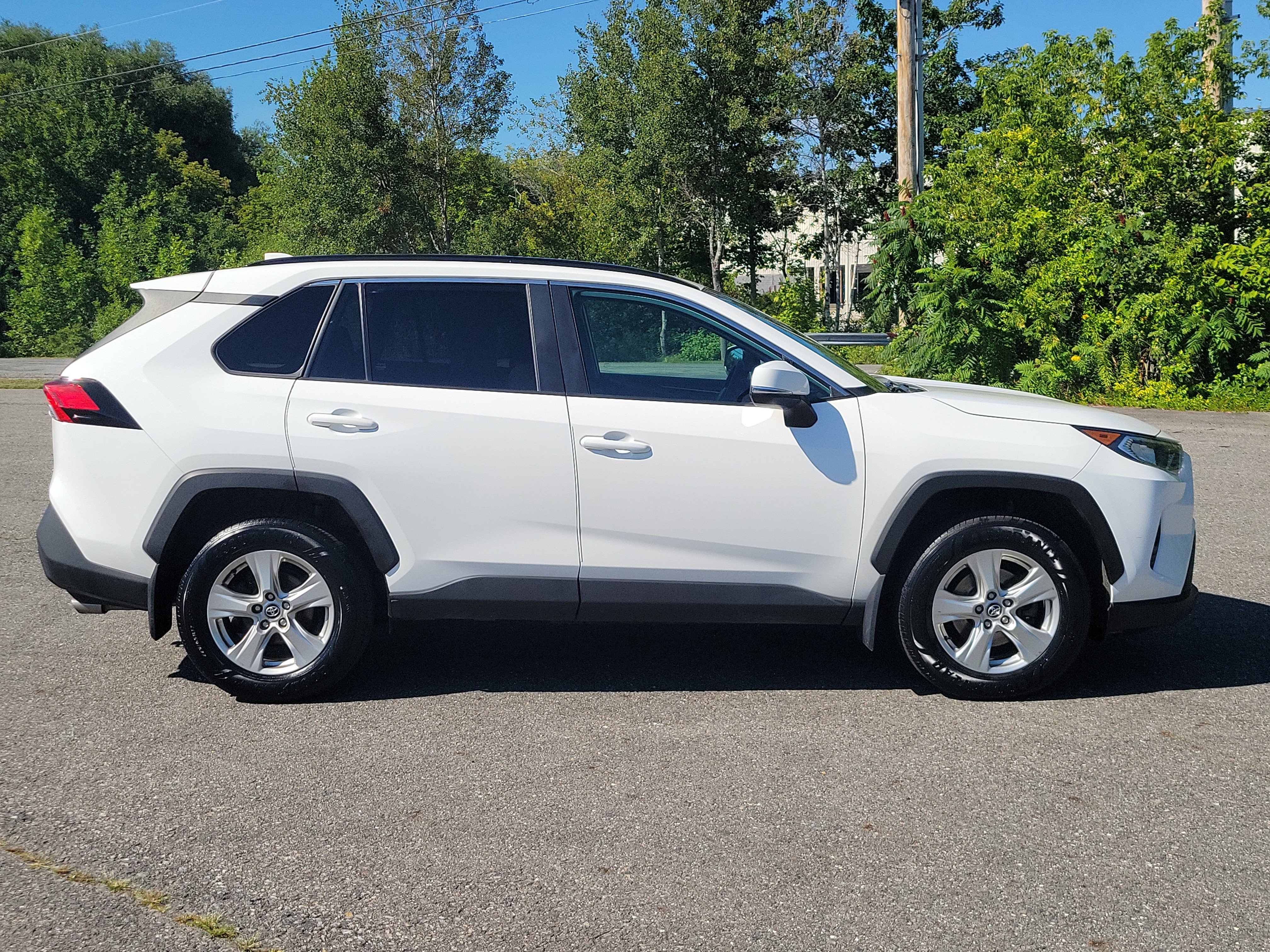 Used 2020 Toyota RAV4 XLE w/ Convenience Package AWD/4WD image 4