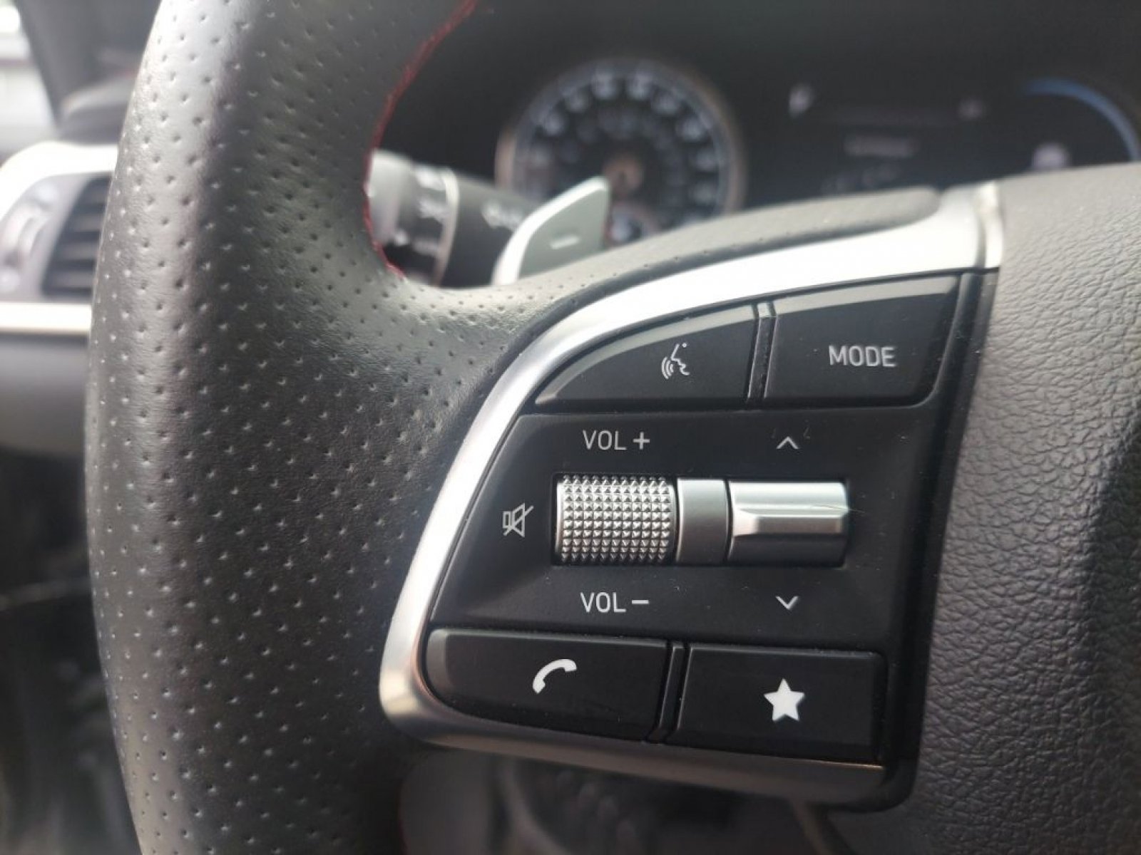 Used 2023 Genesis G70 3.3T w/ Sport Prestige Package image 19