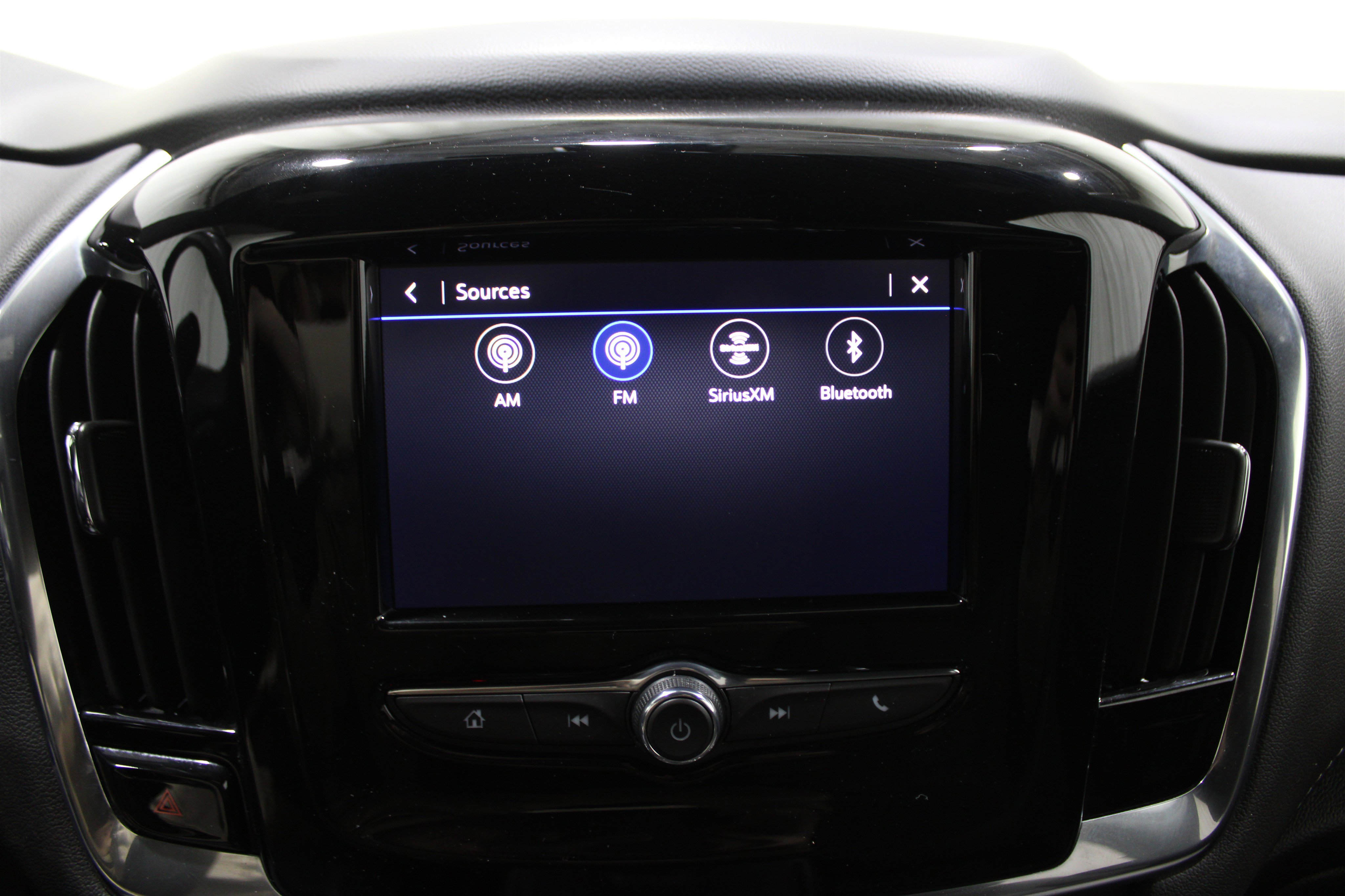 Used 2023 Chevrolet Traverse LT image 16