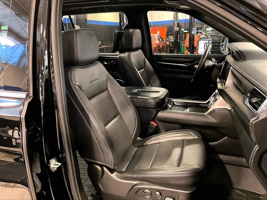 Used 2024 GMC Yukon XL Denali w/ Advanced Technology Package AWD/4WD image 11