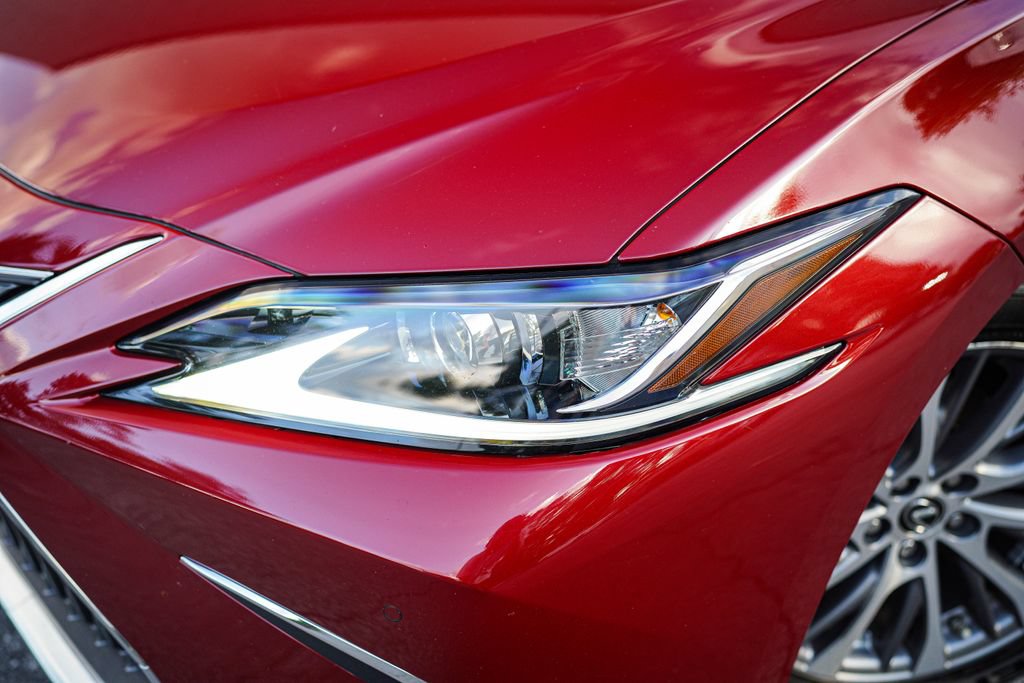 Used 2021 Lexus ES 300h w/ Premium Package FWD image 3