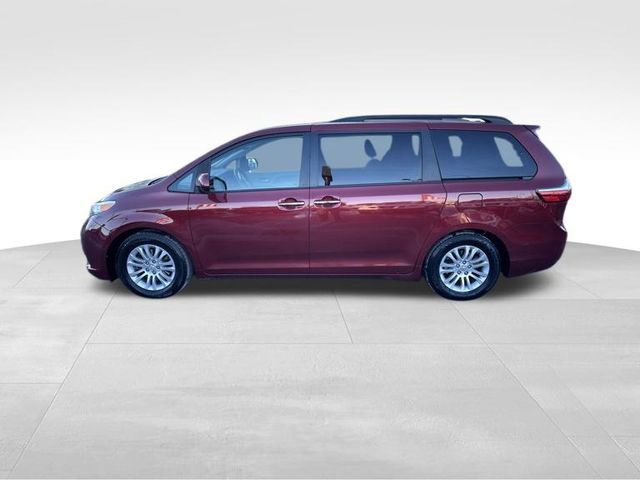 Used 2015 Toyota Sienna XLE image 17
