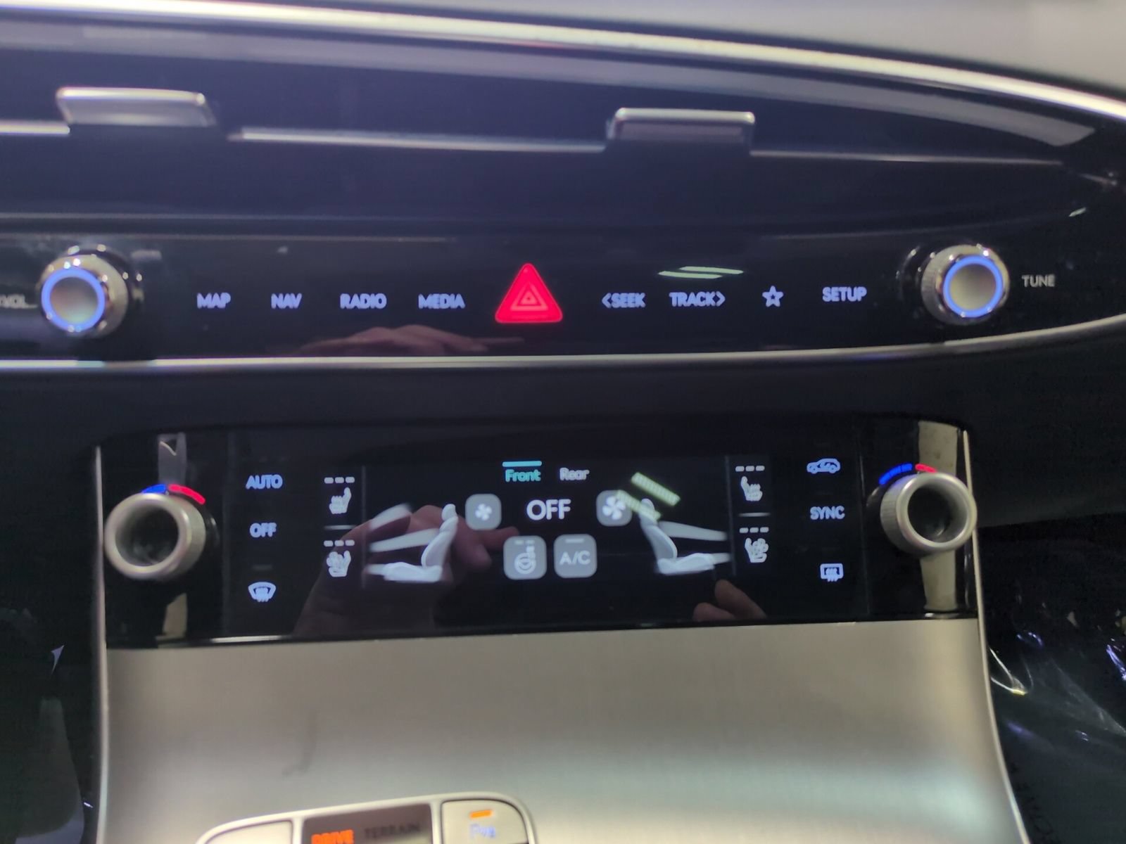 Certified 2026 Genesis GV70 2.5T Advanced AWD/4WD image 22