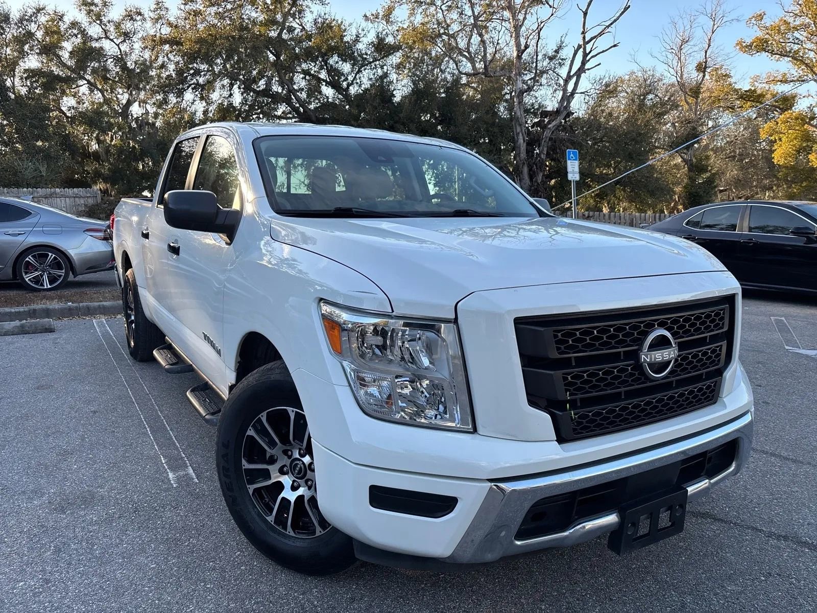 Used 2024 Nissan Titan SV w/ Accessory Utility Package image 4