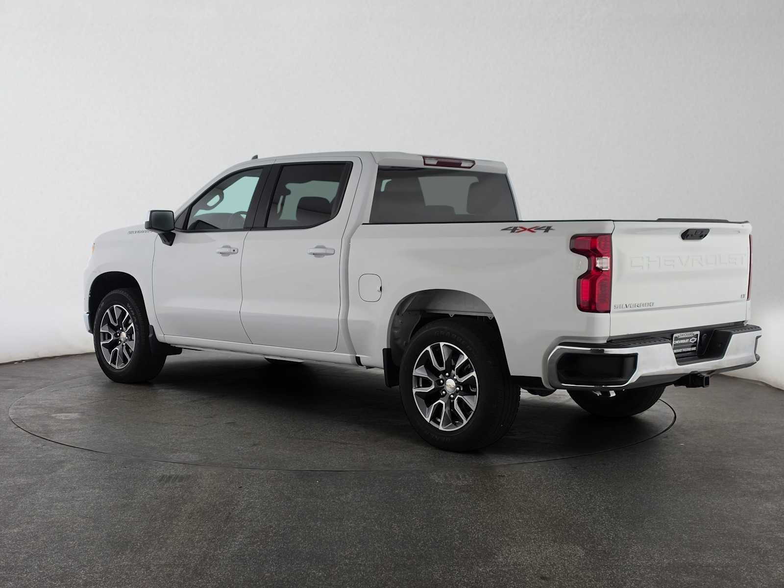 Used 2024 Chevrolet Silverado 1500 LT AWD/4WD image 5