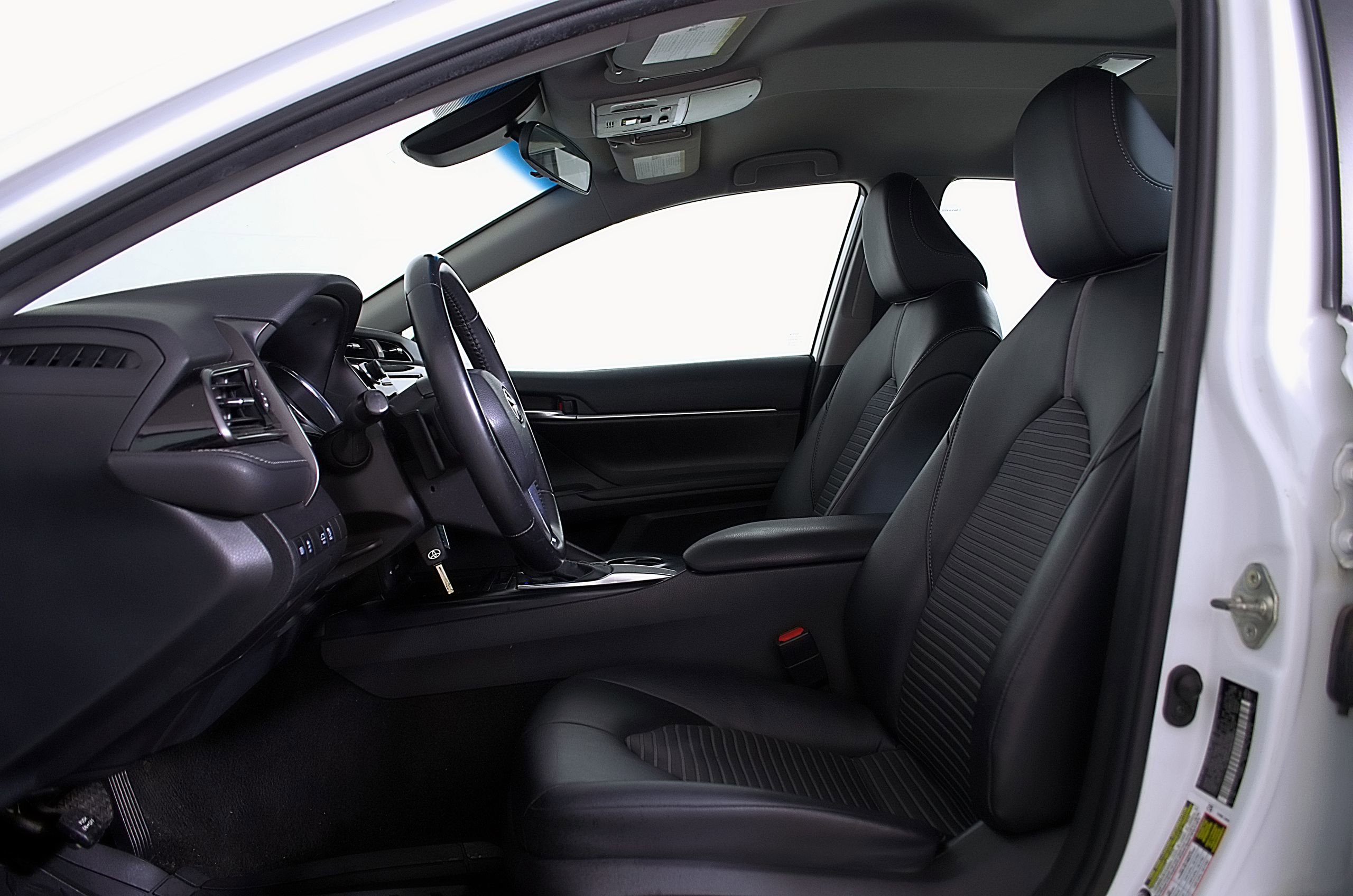 Used 2020 Toyota Camry SE FWD image 13