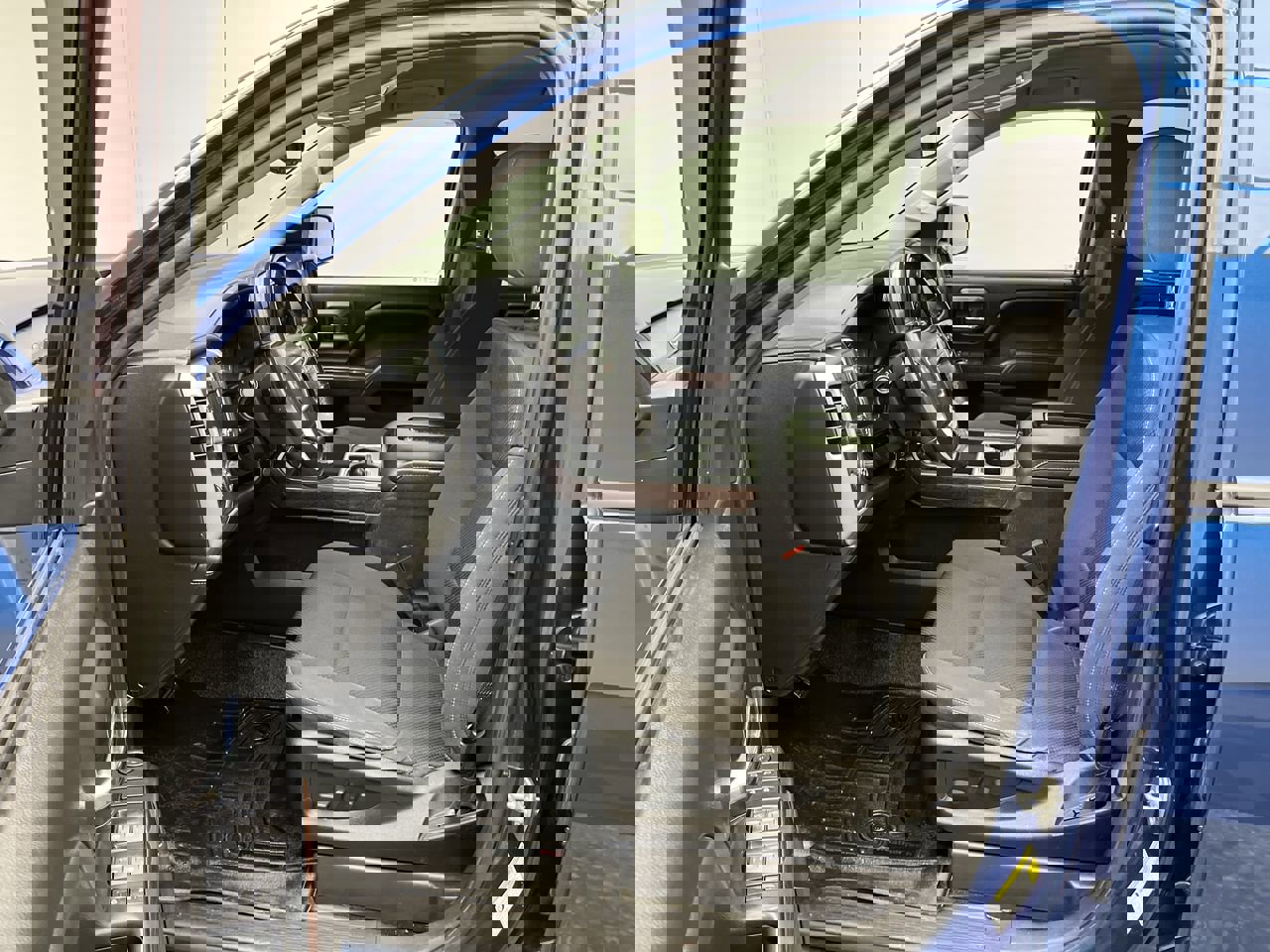 Used 2018 GMC Sierra 1500 SLE image 3