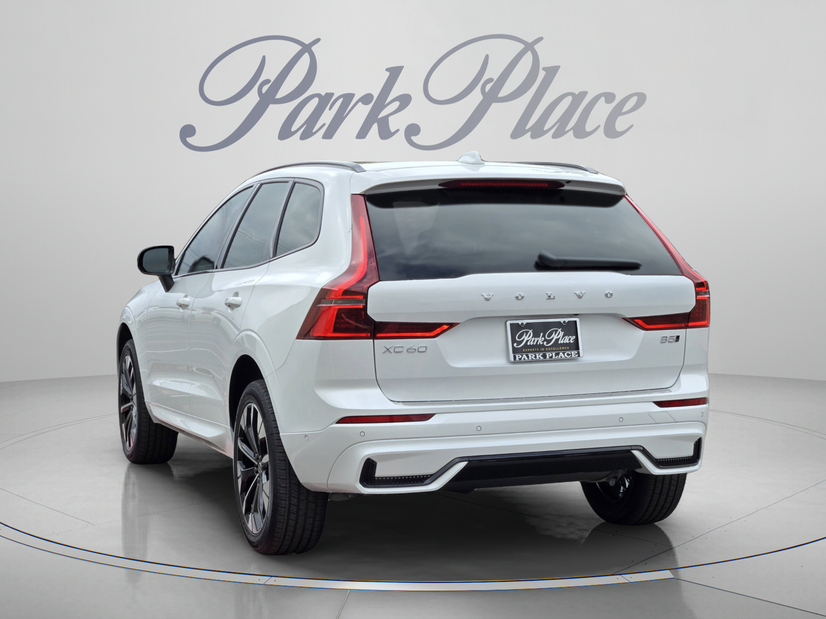 Used 2026 Volvo XC60 B5 Plus w/ Protection Package Premier AWD/4WD image 3