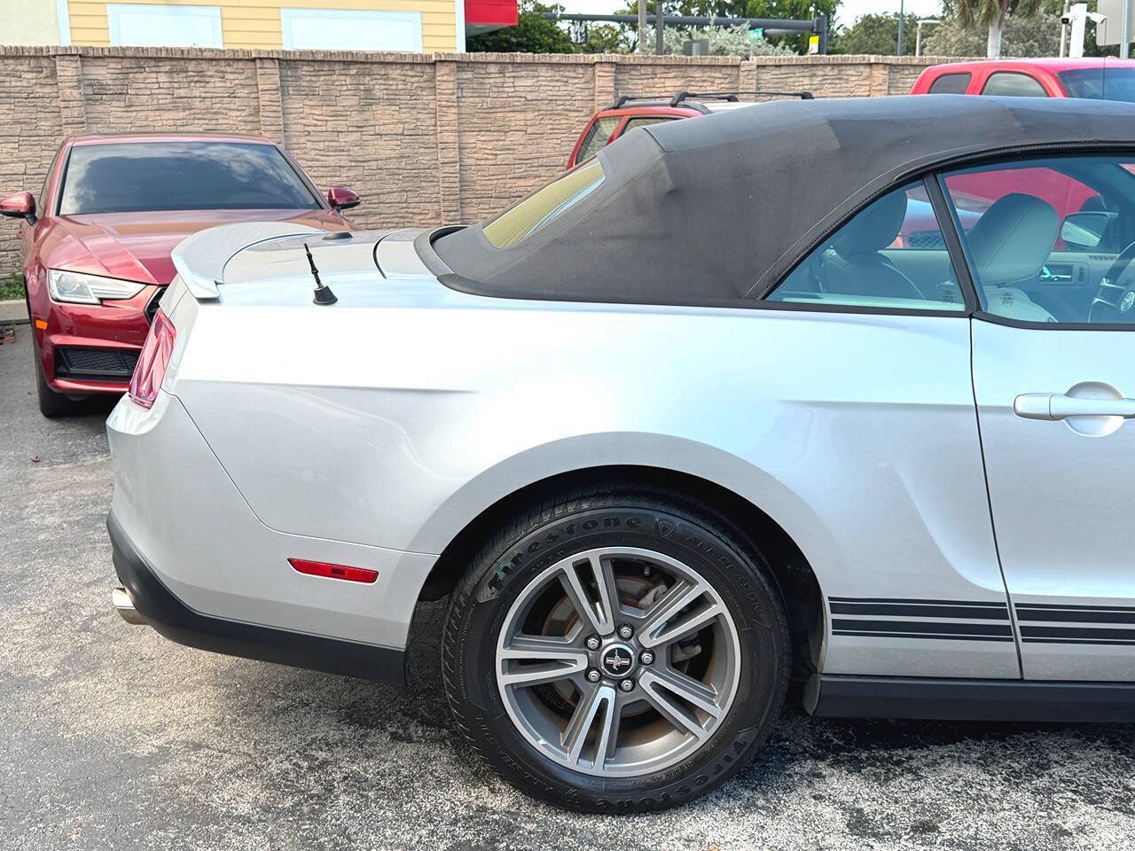 Used 2010 Ford Mustang Convertible RWD image 15