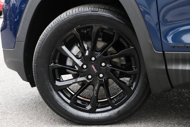 Used 2023 GMC Terrain SLE w/ Driver Convenience Package image 9