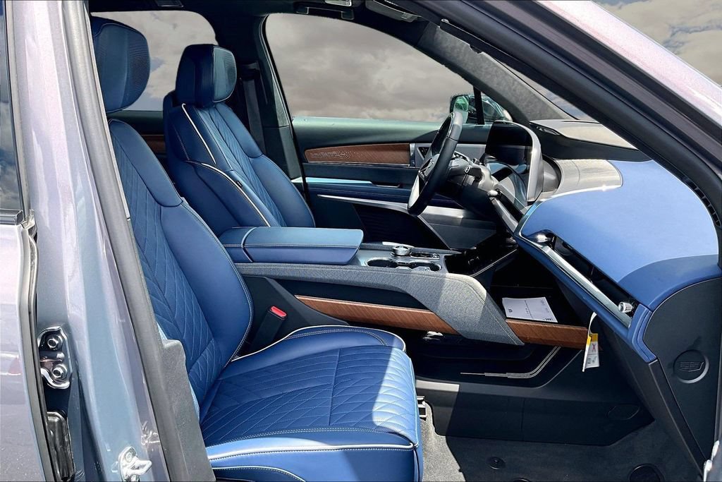Certified 2026 Cadillac Vistiq Premium Luxury AWD/4WD image 30
