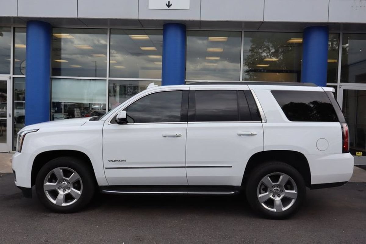 Used 2020 GMC Yukon SLT w/ Premium Edition AWD/4WD image 2