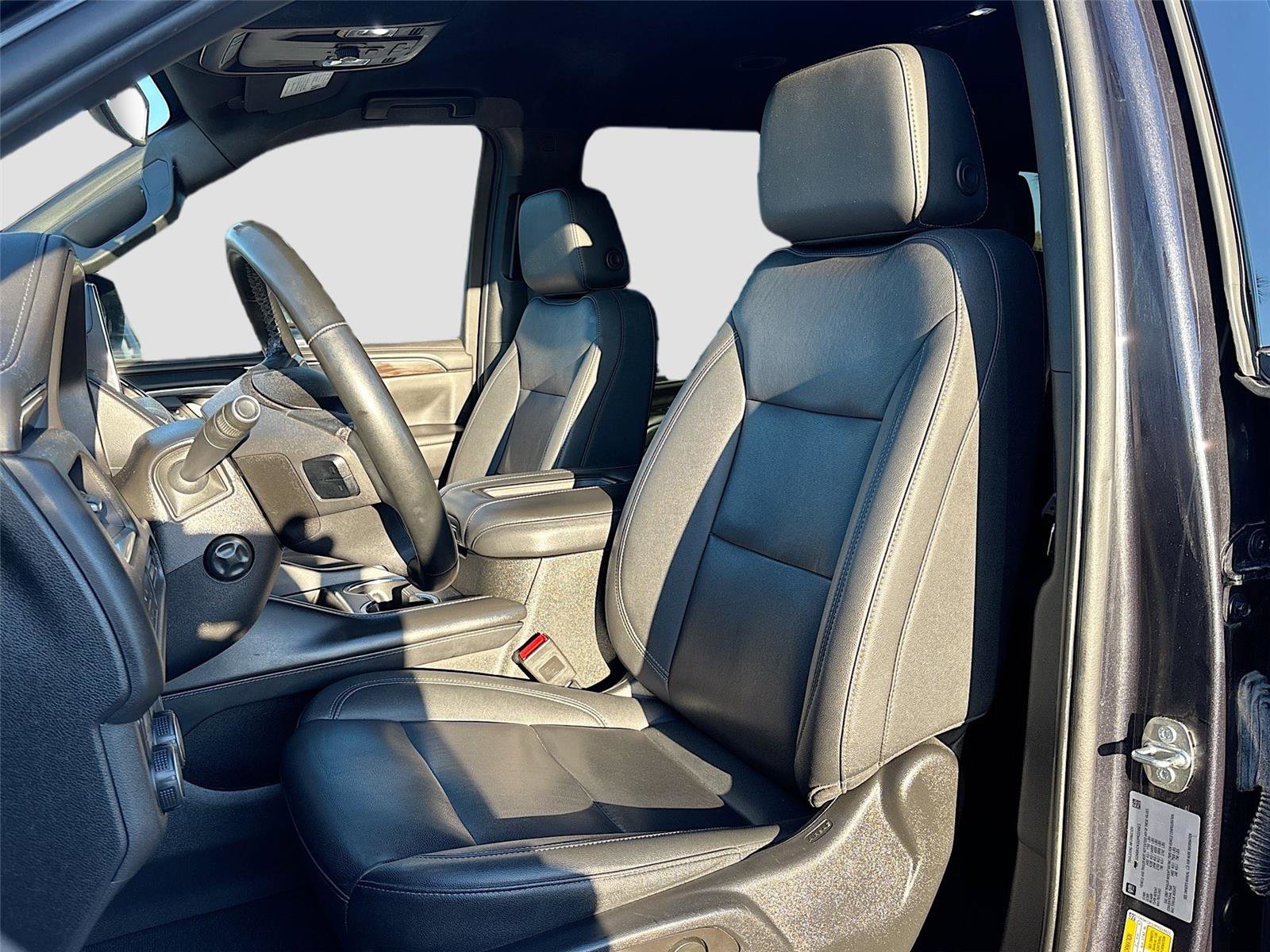 Used 2023 Chevrolet Suburban LT w/ Luxury Package image 21