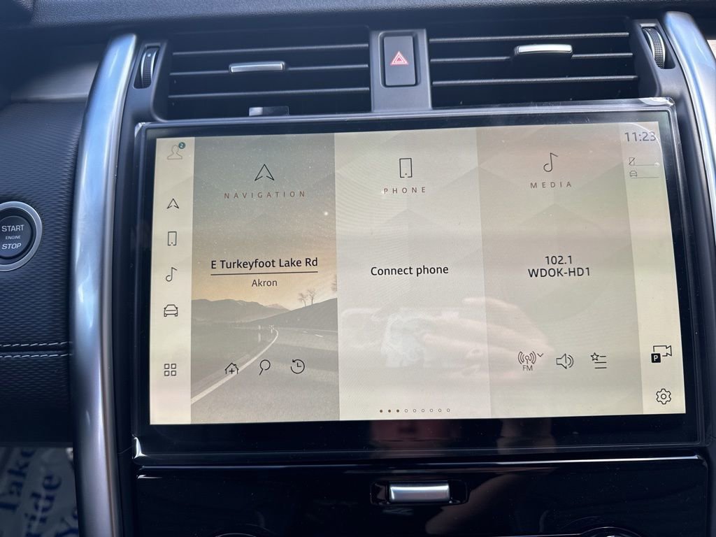 New 2024 Land Rover Discovery Dynamic SE image 20