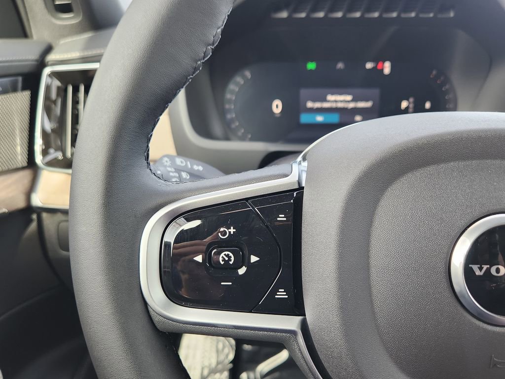 New 2026 Volvo XC90 B6 Plus w/ Protection Package Premier AWD/4WD image 16