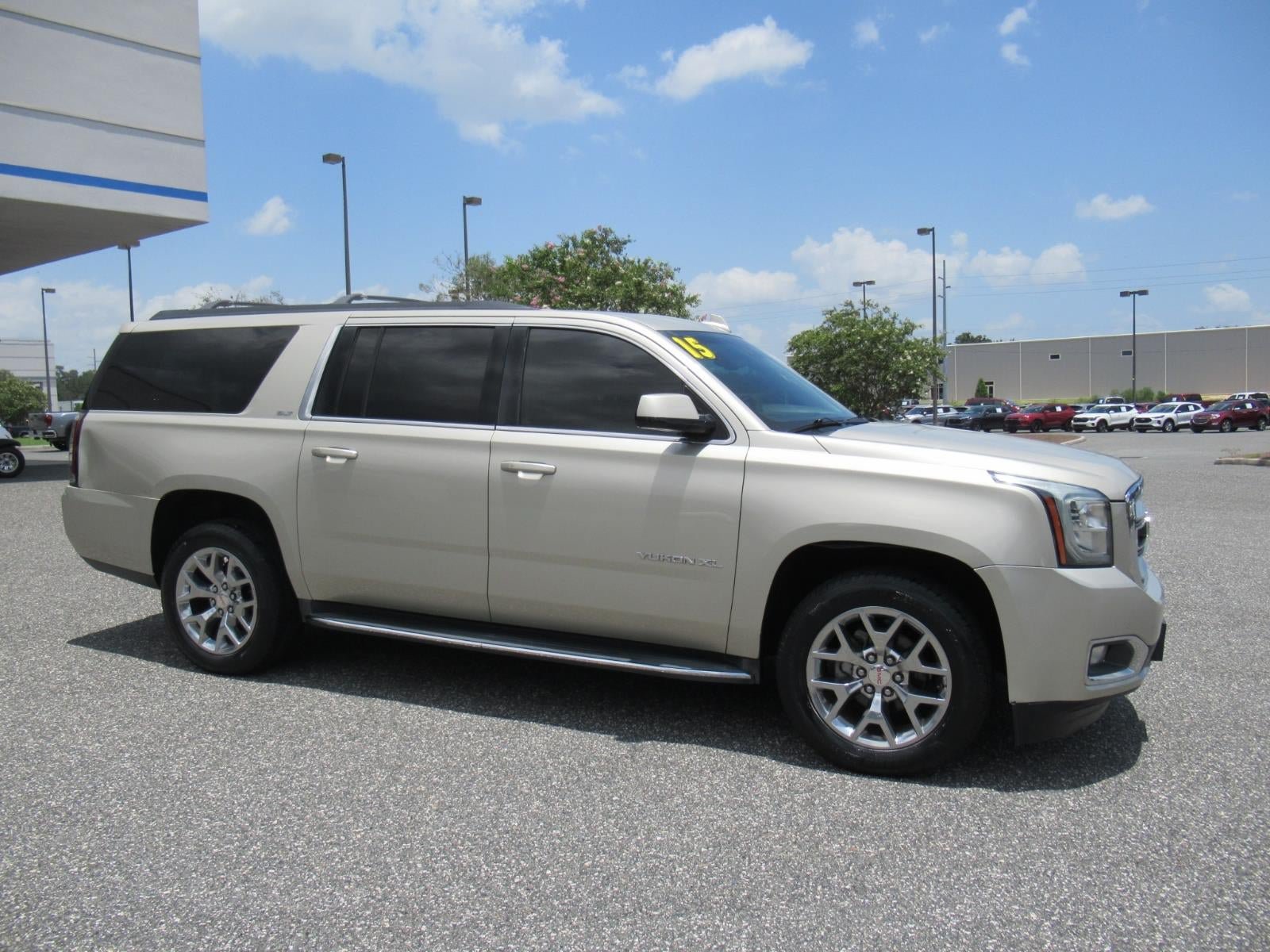 Used 2015 GMC Yukon XL SLT w/ HD Trailering Package RWD image 2