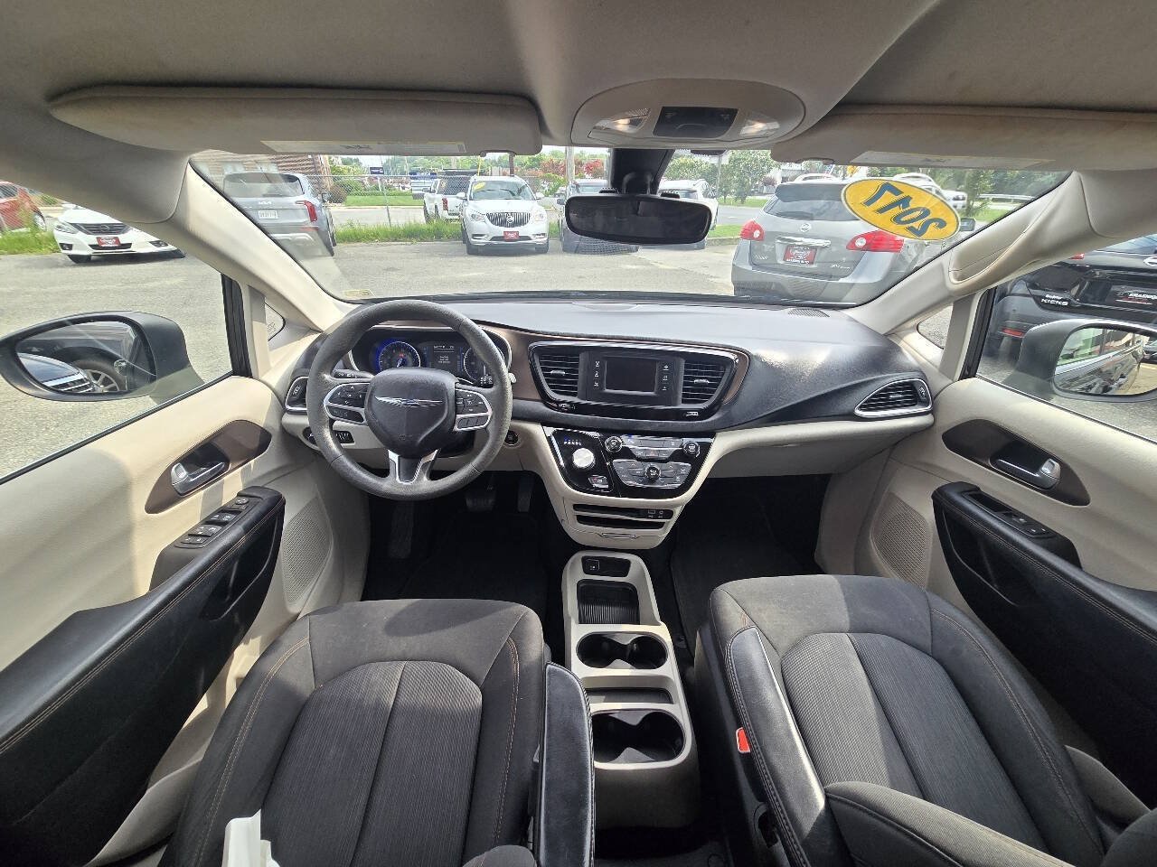 Used 2017 Chrysler Pacifica LX FWD image 34