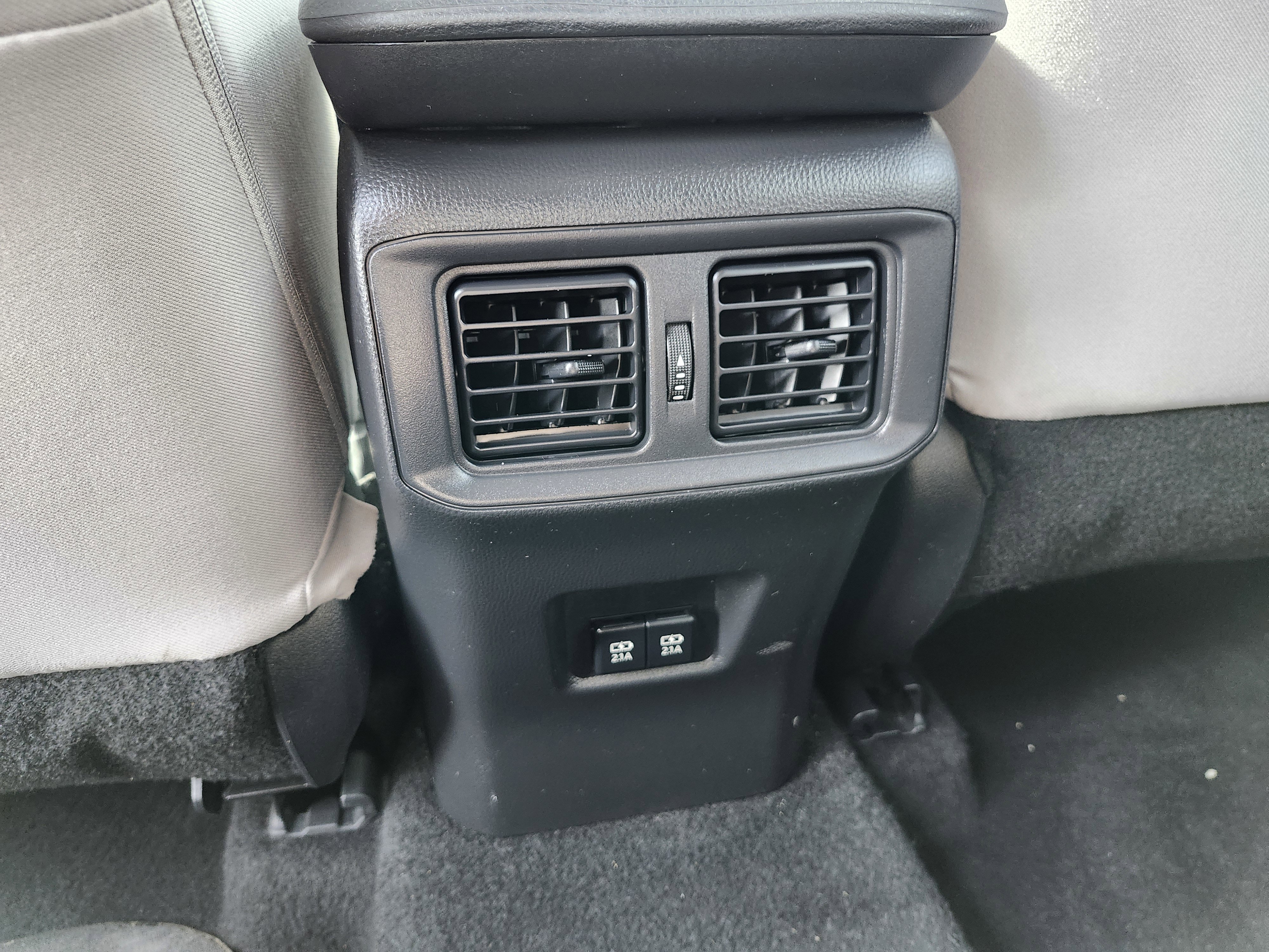 Used 2021 Toyota RAV4 XLE image 14