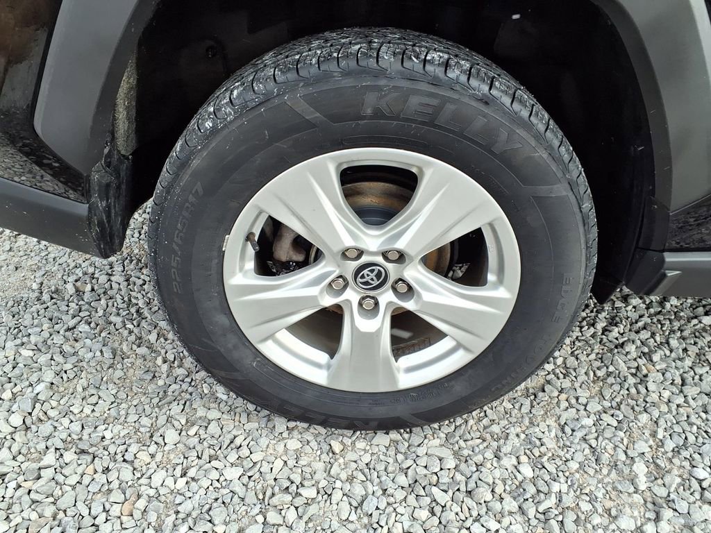 Used 2020 Toyota RAV4 XLE AWD/4WD image 34