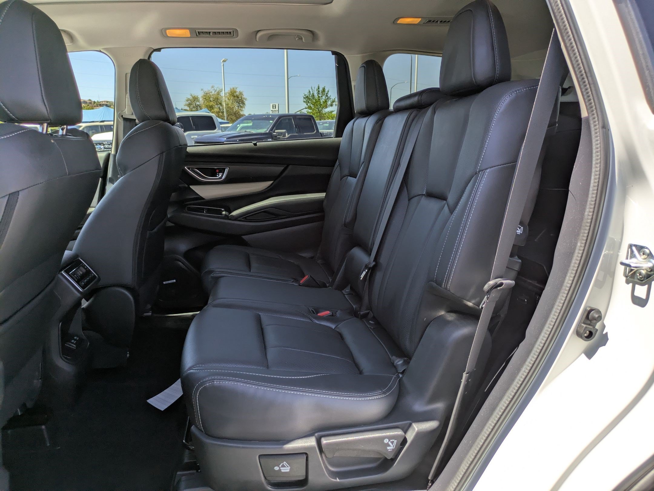 Used 2022 Subaru Ascent Limited w/ Technology Package AWD/4WD image 27