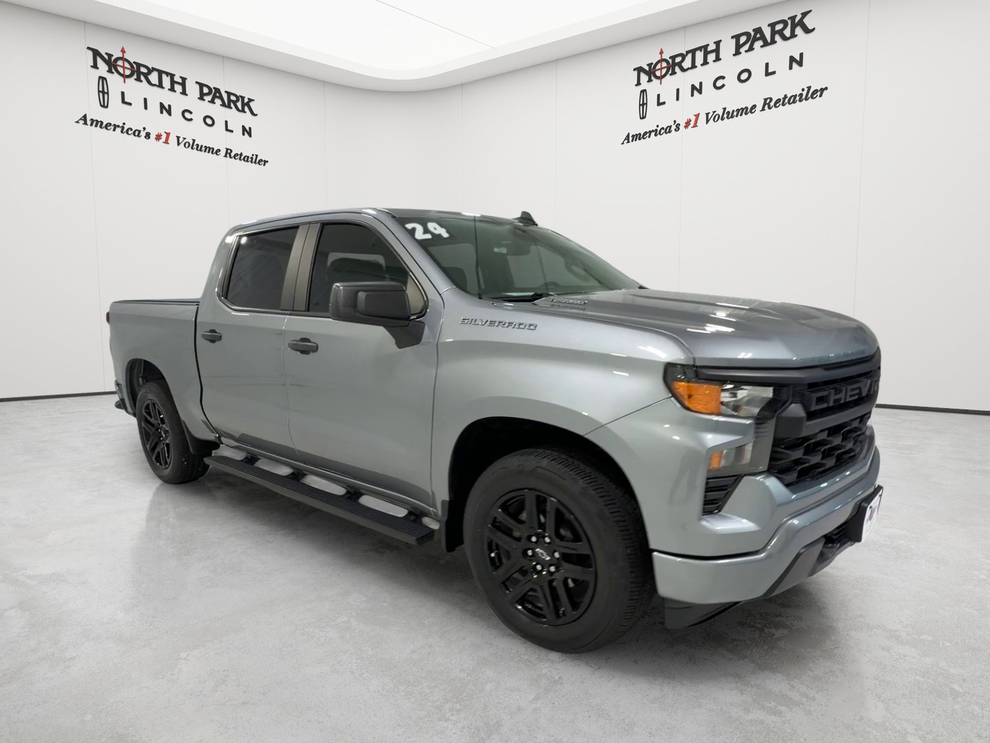 Used 2024 Chevrolet Silverado 1500 Custom RWD image 3