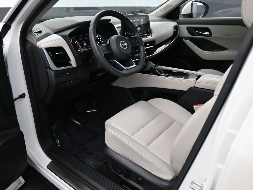 Used 2023 Nissan Rogue SL w/ SL Premium Package image 2