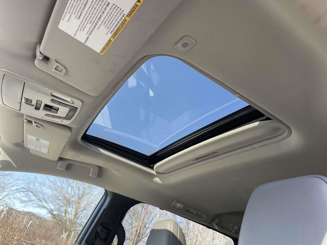 Used 2025 Toyota Sienna XLE image 23